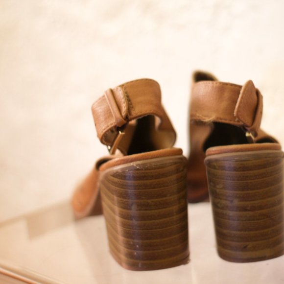 F21 Brown Block Heel - Picture 2 of 3